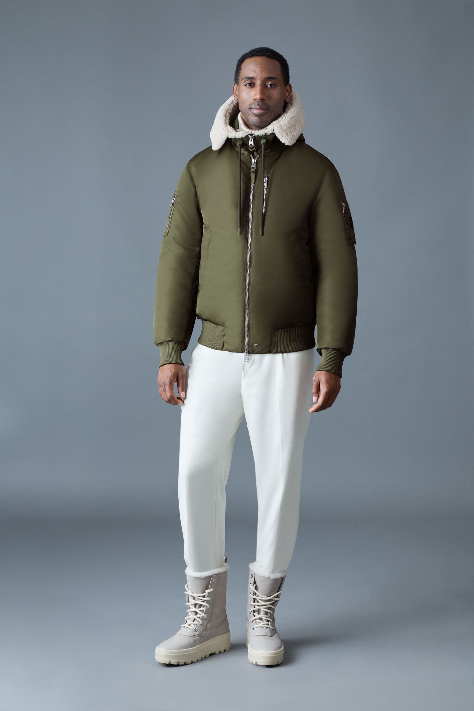 AUGUST(어거스트)