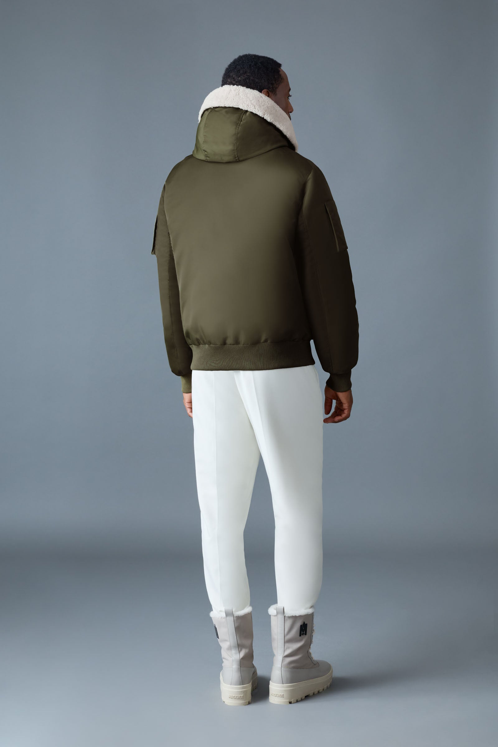 AUGUST(어거스트)